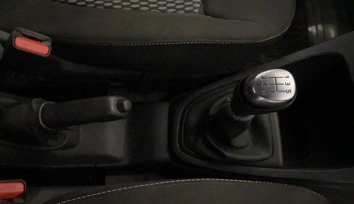 2018 Renault Captur RXE PETROL, Petrol, Manual, 17,991 km, Gear Lever