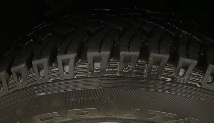 2018 Renault Captur RXE PETROL, Petrol, Manual, 17,991 km, Left Front Tyre Tread