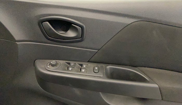 2018 Renault Captur RXE PETROL, Petrol, Manual, 17,991 km, Driver Side Door Panels Control