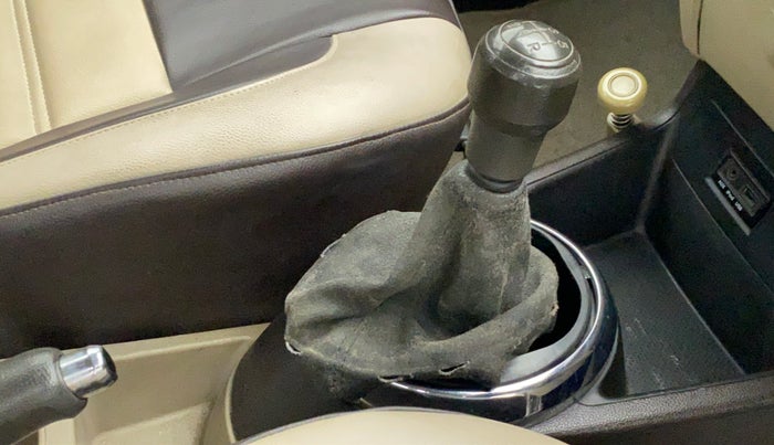 2011 Hyundai i20 MAGNA (O) 1.2, Petrol, Manual, 72,982 km, Gear lever - Boot cover slightly torn