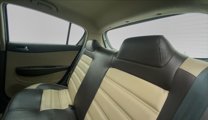 2011 Hyundai i20 MAGNA (O) 1.2, Petrol, Manual, 72,982 km, Right Side Rear Door Cabin