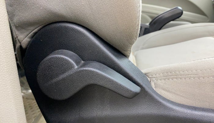 2018 Mahindra MARAZZO M2 7STR, Diesel, Manual, 84,207 km, Driver Side Adjustment Panel
