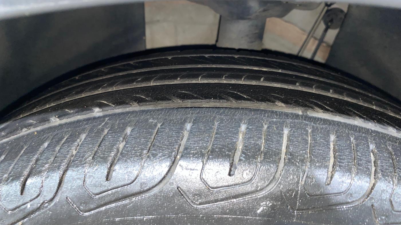 2022 Skoda KUSHAQ ACTIVE 1.0L TSI MT, Petrol, Manual, 28,539 km, Left Front Tyre Tread