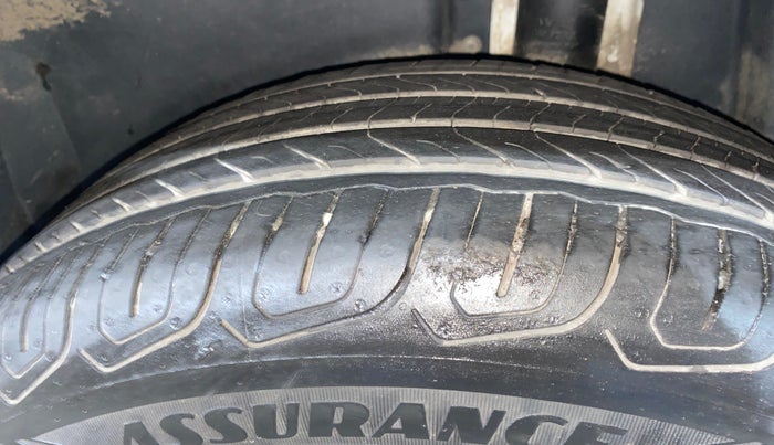 2022 Skoda KUSHAQ ACTIVE 1.0L TSI MT, Petrol, Manual, 28,643 km, Left Rear Tyre Tread