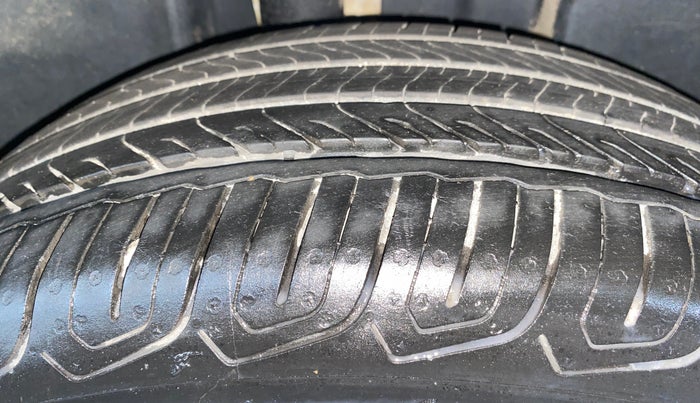 2022 Skoda KUSHAQ ACTIVE 1.0L TSI MT, Petrol, Manual, 28,643 km, Right Rear Tyre Tread