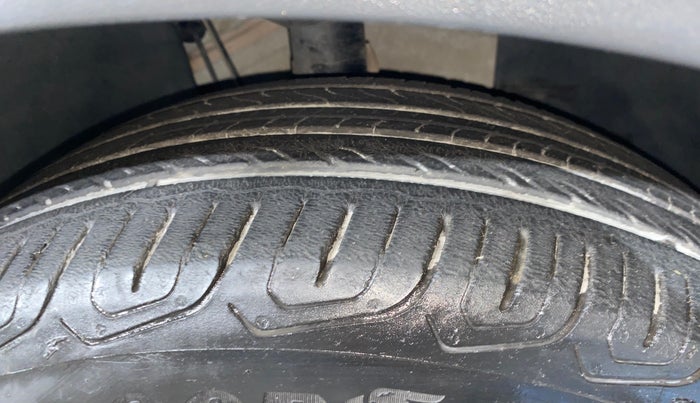 2022 Skoda KUSHAQ ACTIVE 1.0L TSI MT, Petrol, Manual, 28,643 km, Right Front Tyre Tread