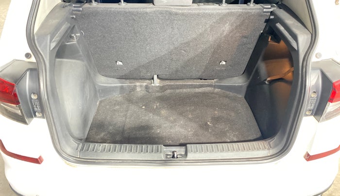 2022 Skoda KUSHAQ ACTIVE 1.0L TSI MT, Petrol, Manual, 28,643 km, Boot Inside