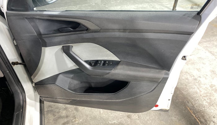 2022 Skoda KUSHAQ ACTIVE 1.0L TSI MT, Petrol, Manual, 28,643 km, Driver Side Door Panels Control