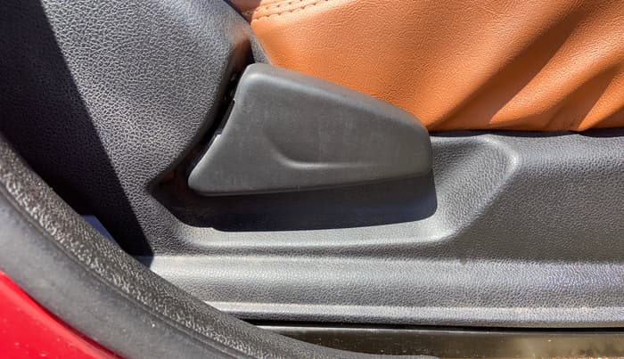 2018 Renault Kwid RXT 1.0 AMT (O), Petrol, Automatic, 55,370 km, Driver Side Adjustment Panel