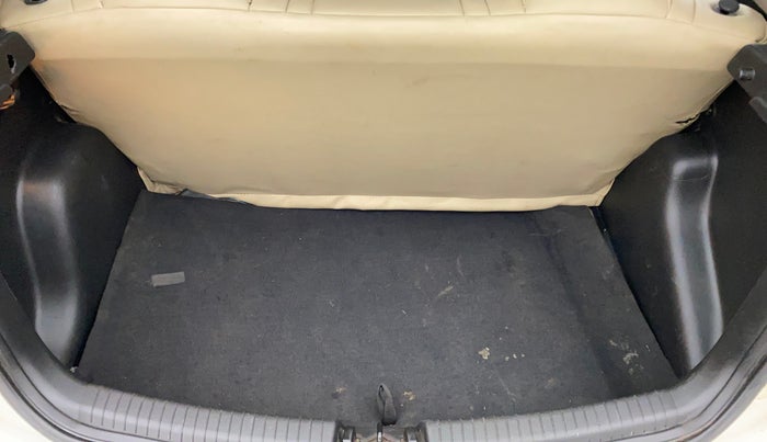 2014 Hyundai Grand i10 MAGNA 1.2 KAPPA VTVT, Petrol, Manual, 82,116 km, Dicky (Boot door) - Parcel tray missing