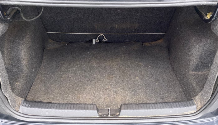 2018 Volkswagen Ameo HIGHLINE1.2L PLUS 16 ALLOY, Petrol, Manual, 42,787 km, Boot Inside