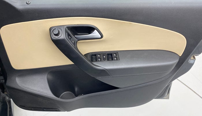 2018 Volkswagen Ameo HIGHLINE1.2L PLUS 16 ALLOY, Petrol, Manual, 42,787 km, Driver Side Door Panels Control