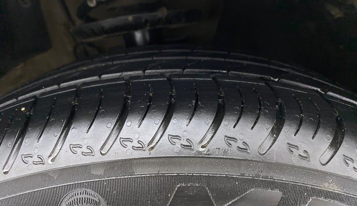 2018 Volkswagen Ameo HIGHLINE1.2L PLUS 16 ALLOY, Petrol, Manual, 42,787 km, Right Front Tyre Tread