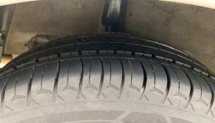 2014 Hyundai Grand i10 SPORTZ AT 1.2 KAPPA VTVT, Petrol, Automatic, 1,12,842 km, Right Rear Tyre Tread