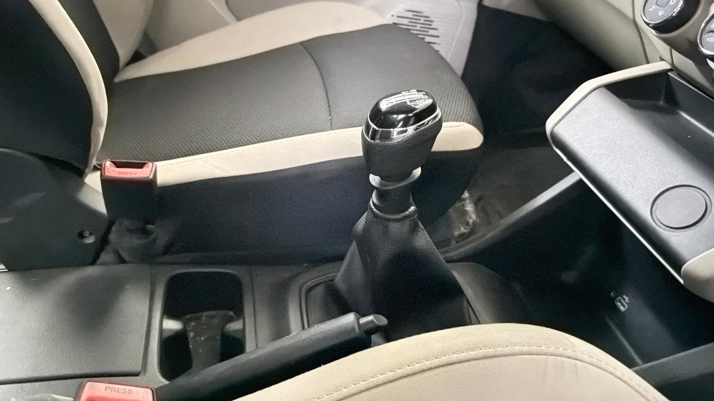 2020 Renault TRIBER RXT, Petrol, Manual, 28,774 km, Gear Lever
