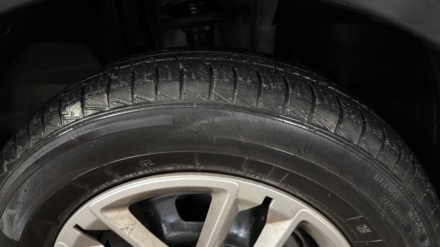 2020 Renault TRIBER RXT, Petrol, Manual, 28,774 km, Right Front Tyre Tread
