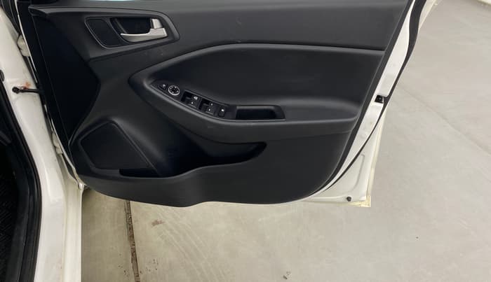 2020 Hyundai Elite i20 SPORTZ PLUS 1.2 DUAL TONE, Petrol, Manual, 23,522 km, Driver Side Door Panels Control