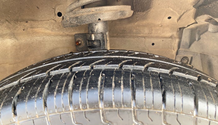 2016 Maruti Swift VXI, Petrol, Manual, 98,587 km, Right Front Tyre Tread