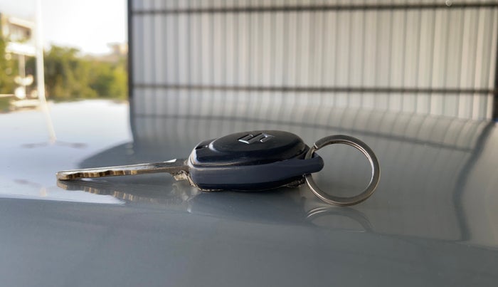 2016 Maruti Swift VXI, Petrol, Manual, 98,587 km, Key Close Up