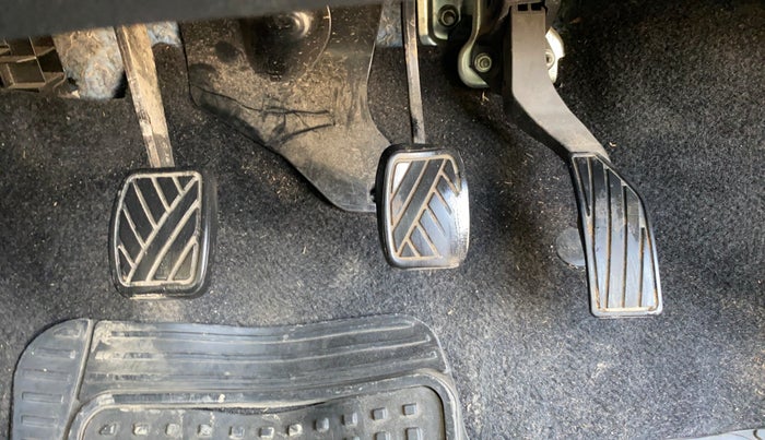 2016 Maruti Swift VXI, Petrol, Manual, 98,587 km, Pedals