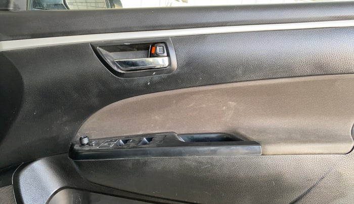 2016 Maruti Swift VXI, Petrol, Manual, 98,587 km, Driver Side Door Panels Control