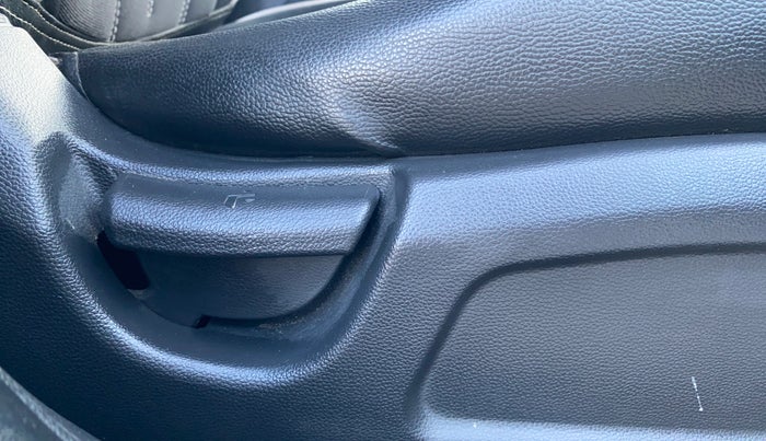 2019 Hyundai Elite i20 MAGNA PLUS 1.2, Petrol, Manual, 66,231 km, Driver Side Adjustment Panel