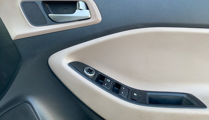 2019 Hyundai Elite i20 MAGNA PLUS 1.2, Petrol, Manual, 66,231 km, Driver Side Door Panels Control