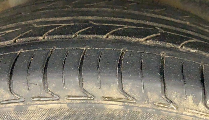 2019 Hyundai Verna 1.6 VTVT SX, CNG, Manual, 75,753 km, Right Rear Tyre Tread