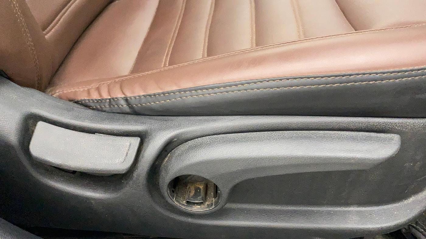 2019 Hyundai Verna 1.6 VTVT SX, CNG, Manual, 75,753 km, Driver Side Adjustment Panel