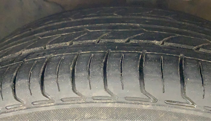 2019 Hyundai Verna 1.6 VTVT SX, CNG, Manual, 75,753 km, Left Front Tyre Tread
