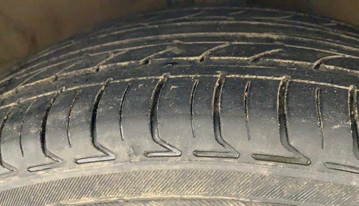 2019 Hyundai Verna 1.6 VTVT SX, CNG, Manual, 75,753 km, Right Front Tyre Tread