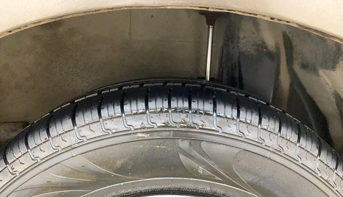 2013 Maruti Ritz VXI, Petrol, Manual, 74,969 km, Left Rear Tyre Tread