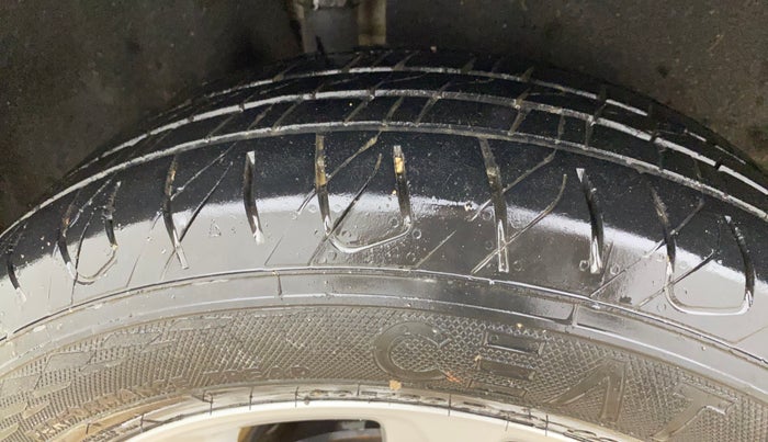 2020 Ford Ecosport TITANIUM 1.5L DIESEL, Diesel, Manual, 1,07,733 km, Right Rear Tyre Tread