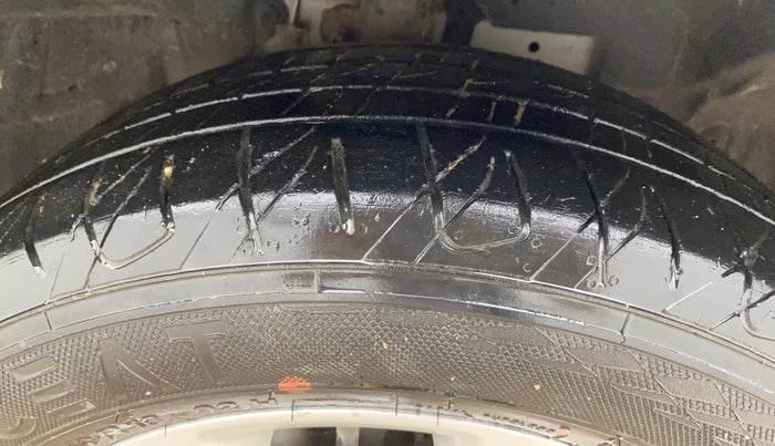 2020 Ford Ecosport TITANIUM 1.5L DIESEL, Diesel, Manual, 1,07,733 km, Right Front Tyre Tread