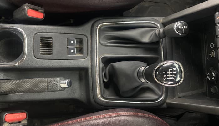 2022 Mahindra Thar LX HARD TOP 4WD MT, Diesel, Manual, 56,841 km, Gear Lever