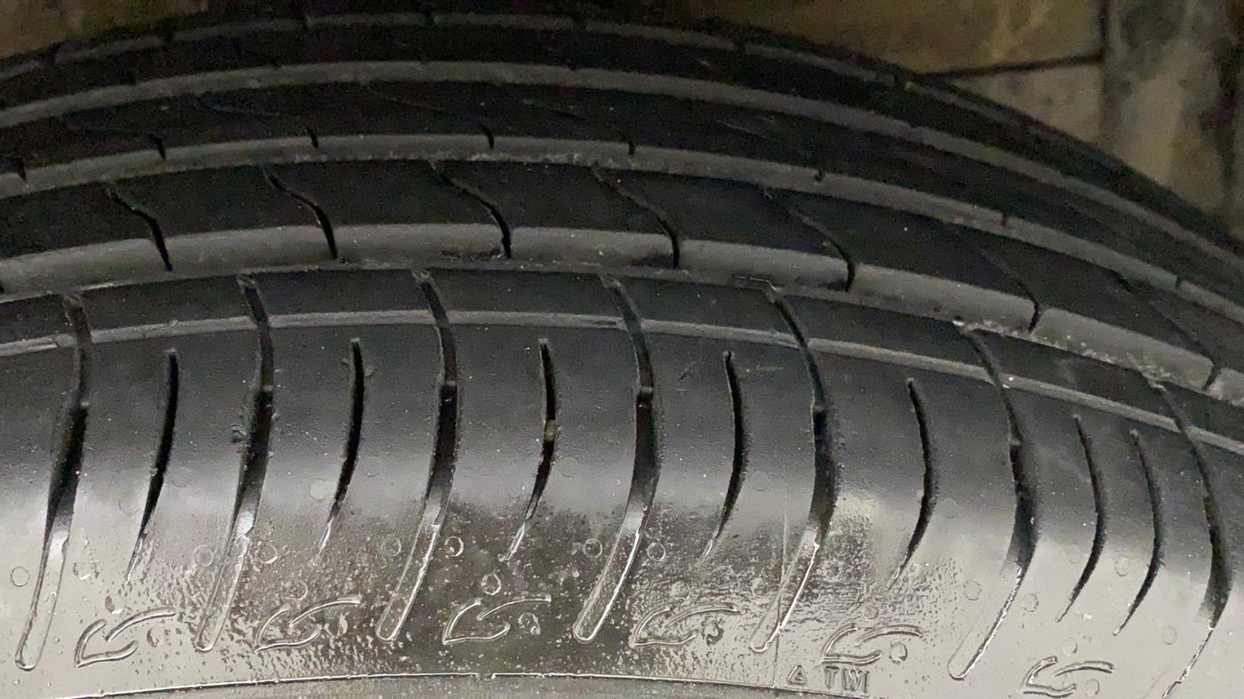 2022 Maruti BREZZA ZXI SMART HYBRID , Petrol, Manual, 3,636 km, Right Front Tyre Tread