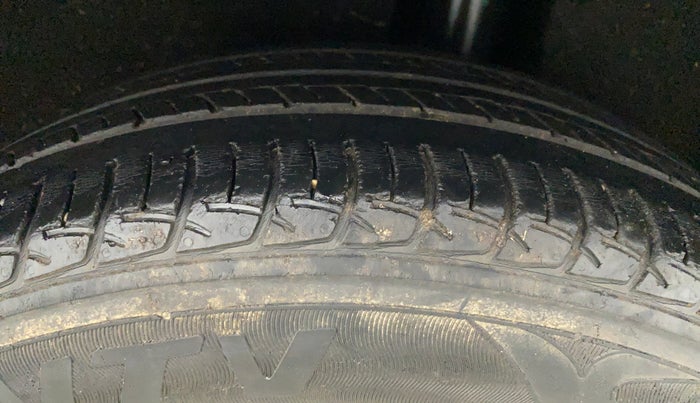 2017 Maruti Baleno DELTA PETROL 1.2, CNG, Manual, 61,623 km, Right Rear Tyre Tread