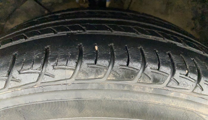 2017 Maruti Baleno DELTA PETROL 1.2, CNG, Manual, 61,623 km, Left Front Tyre Tread