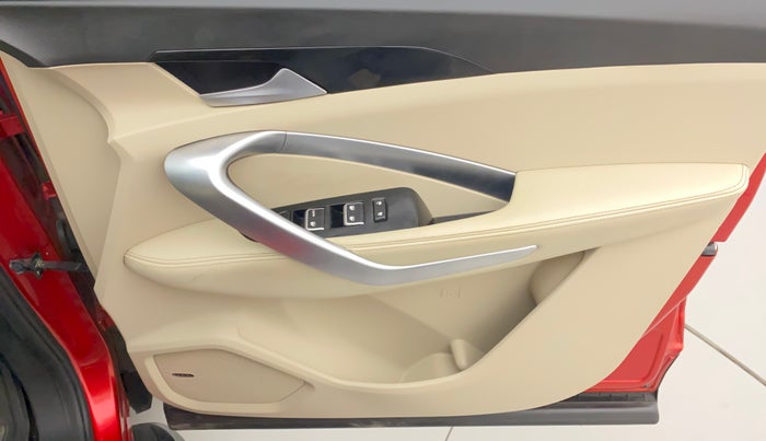 2021 MG HECTOR SHARP HYBRID 1.5 PETROL, Petrol, Manual, 31,070 km, Driver Side Door Panels Control