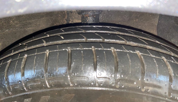 2017 Hyundai Grand i10 SPORTZ (O) AT 1.2 KAPPA VTVT, Petrol, Automatic, 77,839 km, Right Front Tyre Tread