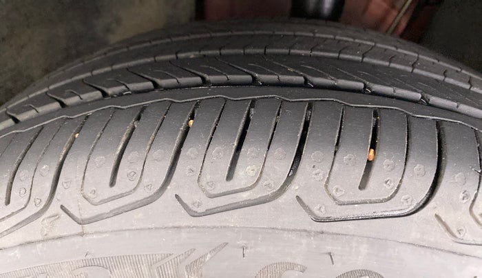 2022 Volkswagen TAIGUN TOPLINE  1.0 TSI AT, Petrol, Automatic, 8,456 km, Left Front Tyre Tread