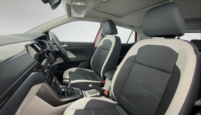 2022 Volkswagen TAIGUN TOPLINE  1.0 TSI AT, Petrol, Automatic, 8,456 km, Right Side Front Door Cabin