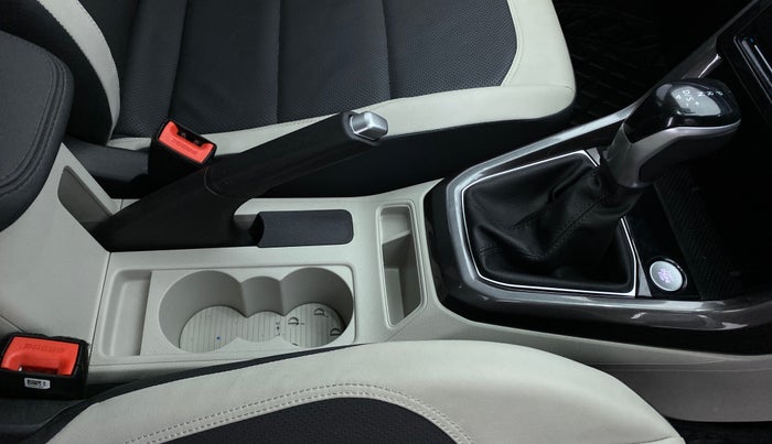 2022 Volkswagen TAIGUN TOPLINE  1.0 TSI AT, Petrol, Automatic, 8,456 km, Gear Lever