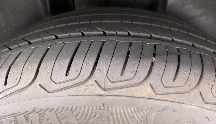 2022 Volkswagen TAIGUN TOPLINE  1.0 TSI AT, Petrol, Automatic, 8,456 km, Right Rear Tyre Tread