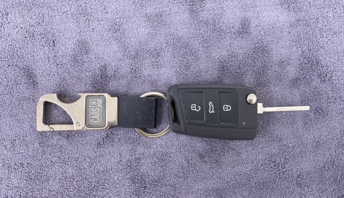 2022 Volkswagen TAIGUN TOPLINE  1.0 TSI AT, Petrol, Automatic, 8,456 km, Key Close Up