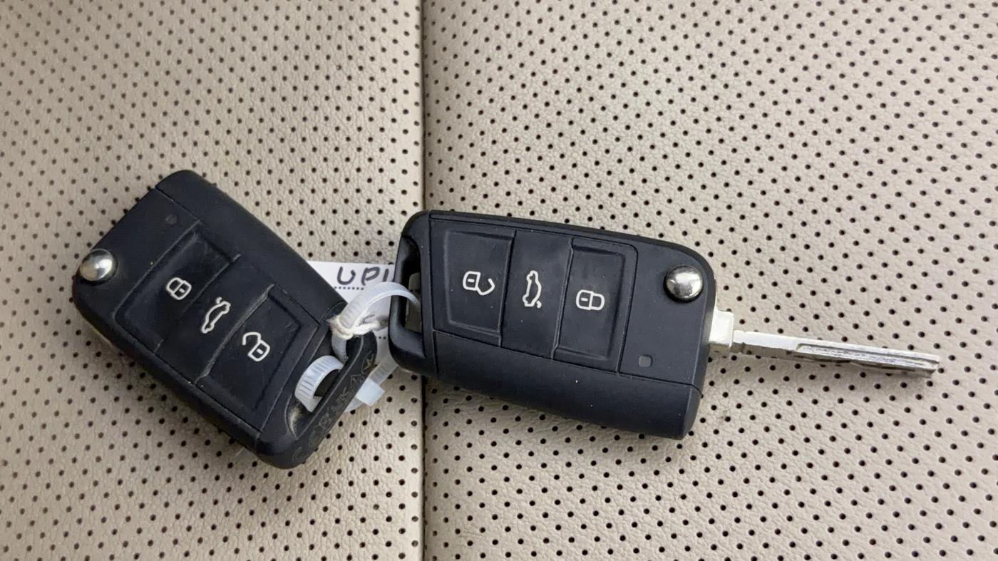 2022 Skoda SLAVIA STYLE 1.0L TSI MT, Petrol, Manual, 37,955 km, Key Close Up