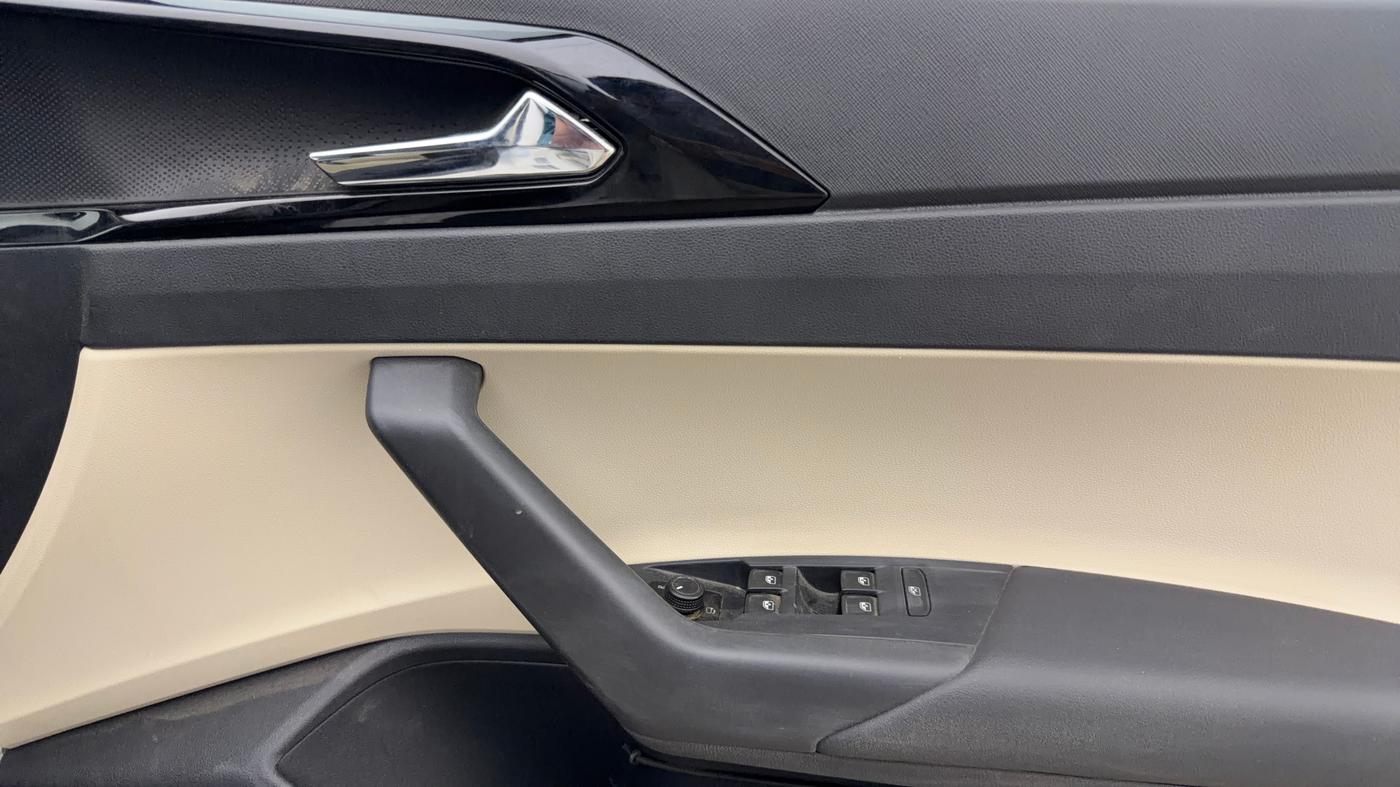 2022 Skoda SLAVIA STYLE 1.0L TSI MT, Petrol, Manual, 37,955 km, Driver Side Door Panels Control