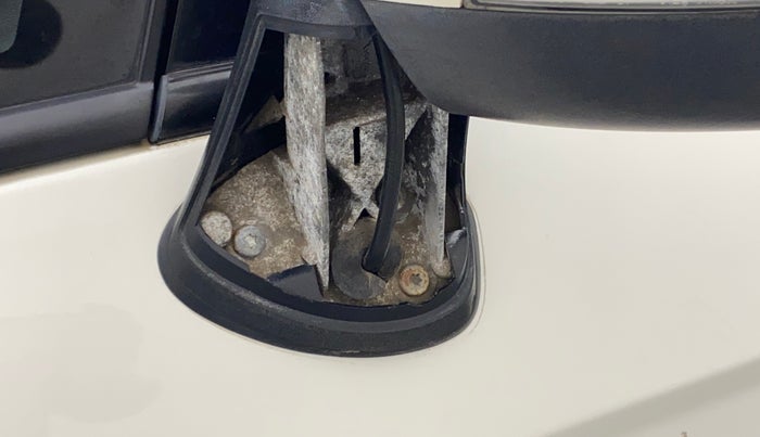 2016 Ford Ecosport TITANIUM 1.5L PETROL AT, Petrol, Automatic, 51,040 km, Left rear-view mirror - Cover has minor damage