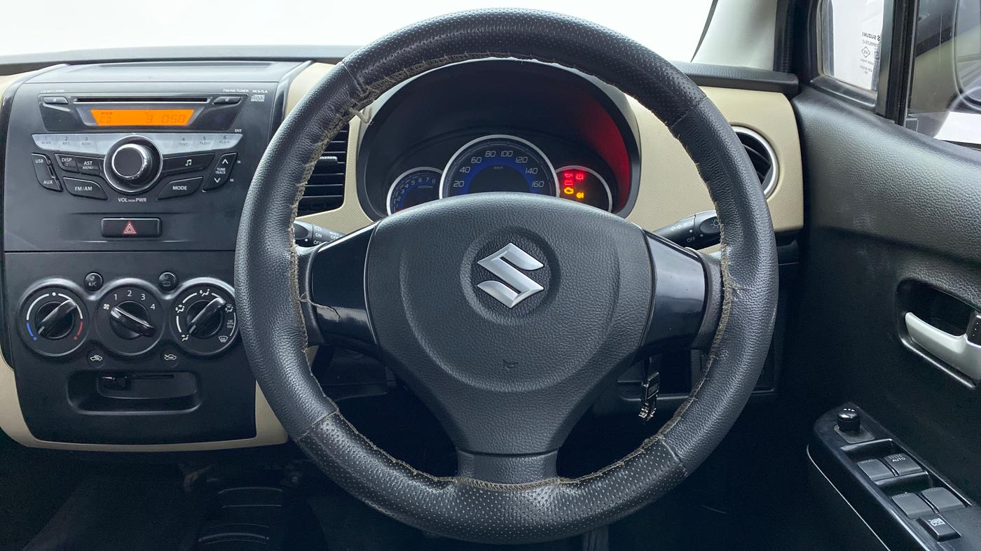 2017 Maruti Wagon R 1.0 VXI, Petrol, Manual, 27,302 km, Steering Wheel Close Up