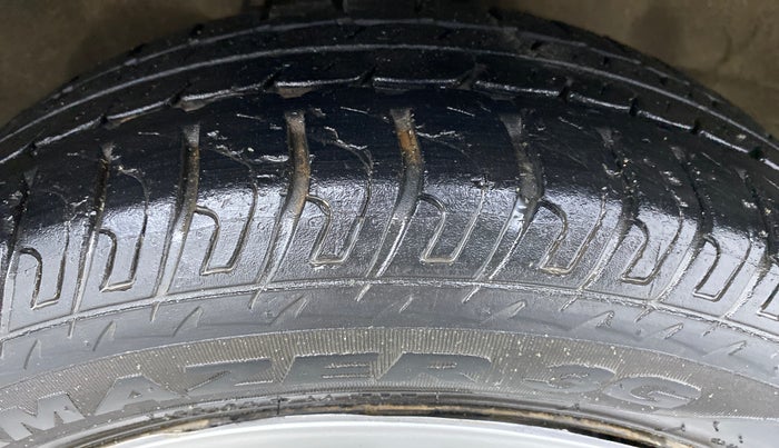 2017 Maruti Wagon R 1.0 VXI, Petrol, Manual, 27,302 km, Right Front Tyre Tread